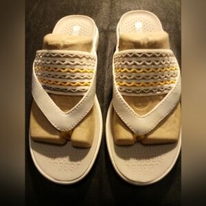 BZees - NWT-Cabana, Size 6.5 Women Sandals Comfort Shoe No Box/Dust Bag Included